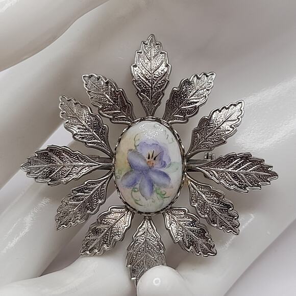 Vintage 1950s Hand Painted Porcelain Floral Brooch Silver Tone Leaf Frame 2" - Picture 3 of 10